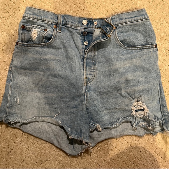 Levi’s Ribcage Shorts - Picture 5 of 5